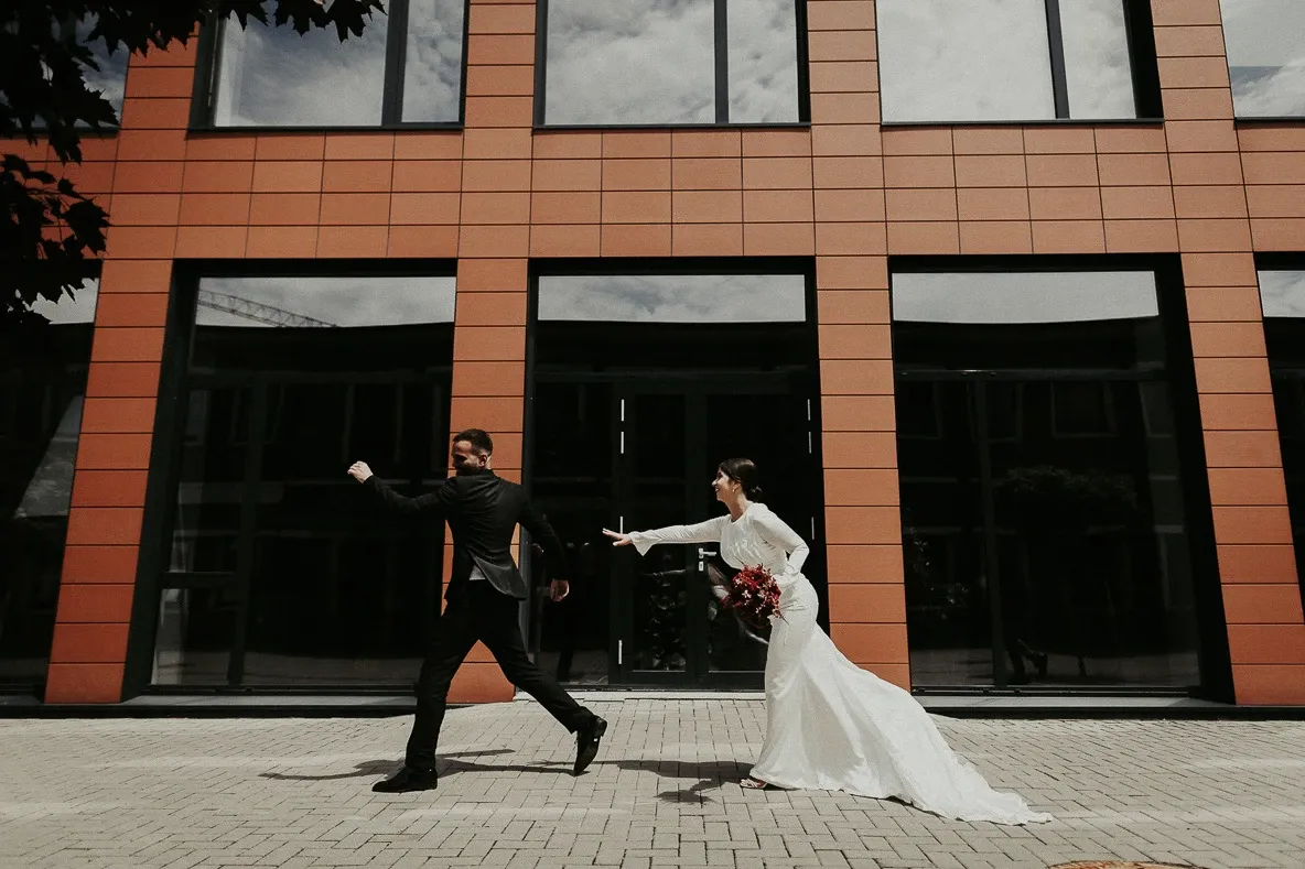 Fotografie de nuntă în Cluj Napoca, strada Gării, Liberty Technology Park